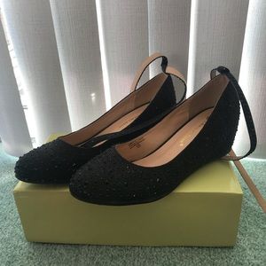 Chase and Chloe Black Sparkle shoes size 10